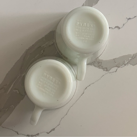 Brown pattern Pyrex Cups - Picture 9 of 9